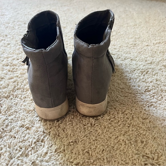 Universal Thread Booties - Picture 4 of 6